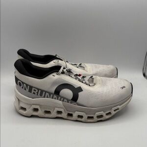 On Running Cloud Monsters Women’s 8.5 White and Black no insoles S16